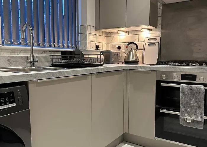 Lush Double Room With Shared Bathroom