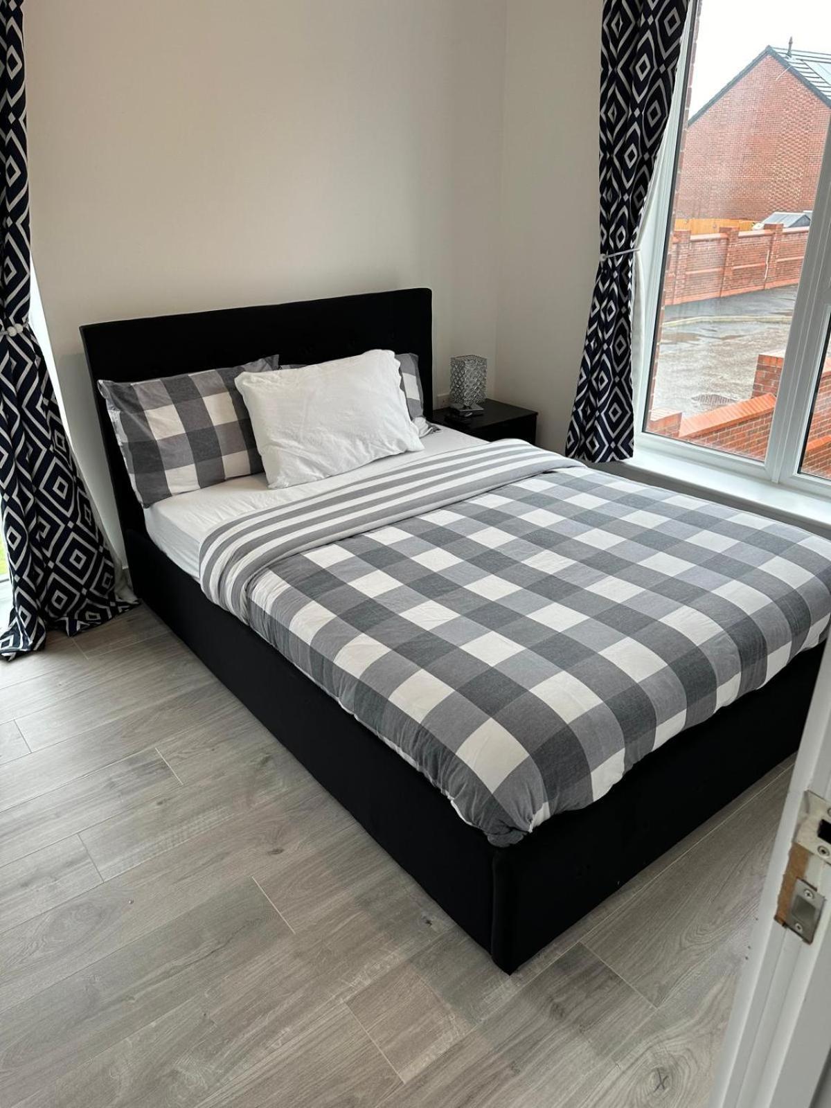Lush Double With Shared Bathroom Séjour chez l'habitant Manchester